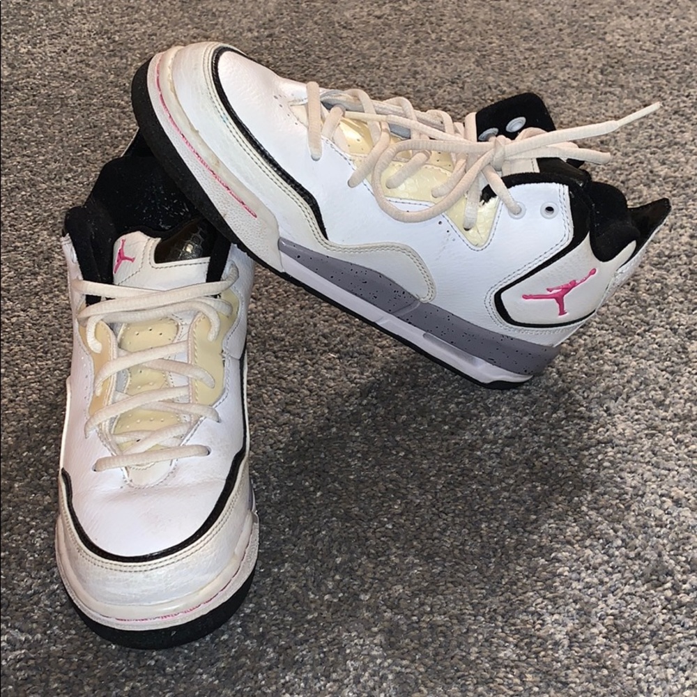 girls air Jordan size 5.5 pink & black